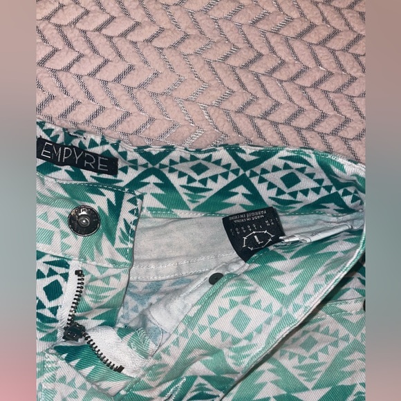 Booty shorts - Picture 2 of 3